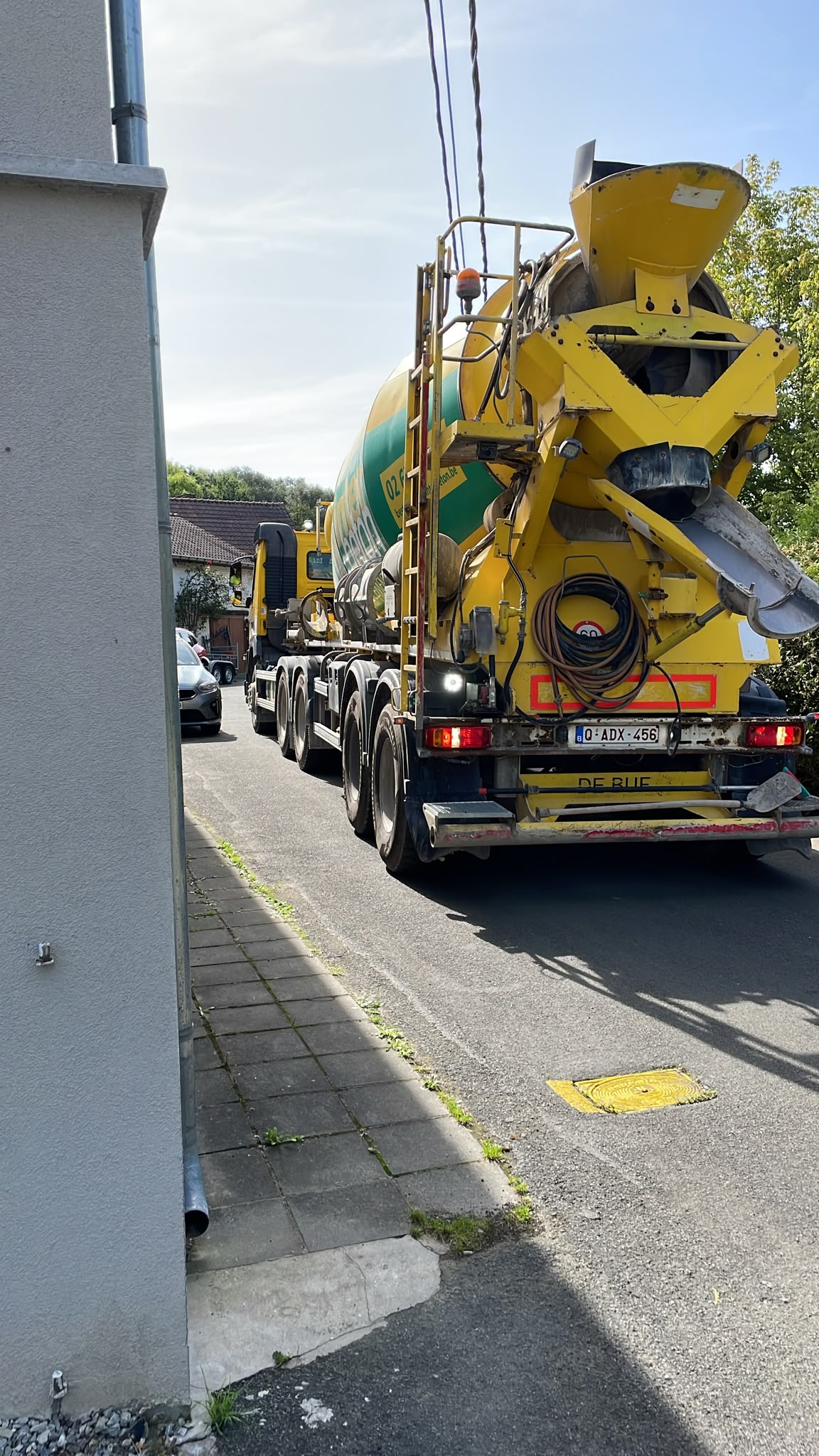 Sentier 24 à Hamme-Mille : des camions sur une piste cyclable, et des questions sans réponse